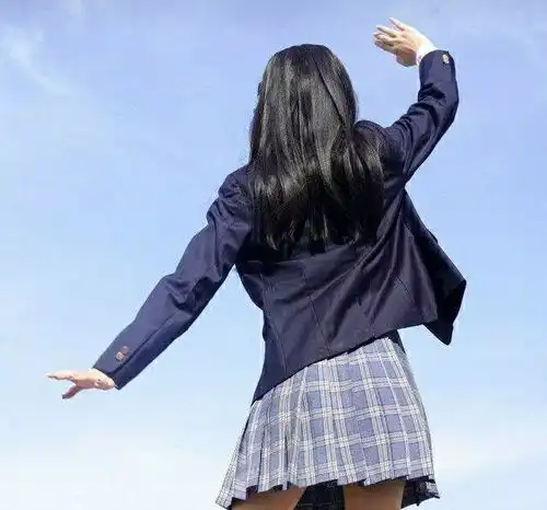  有没有那种穿jk的女头像