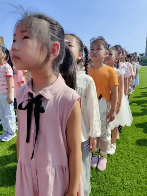  小小少年,致敬英雄