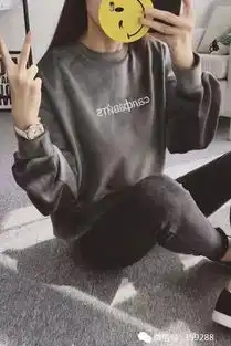  不过分张扬,淡雅而高贵的气质,非常柔美的女人味