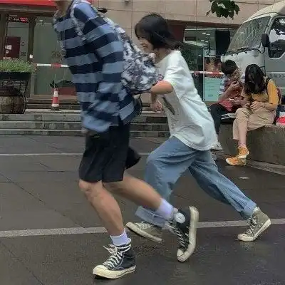 情侣头像一男一女分开两
