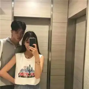 2025最近火的情侣头像奇
