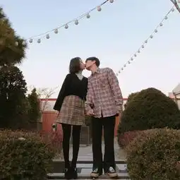 老君山红帽女情侣头像谈