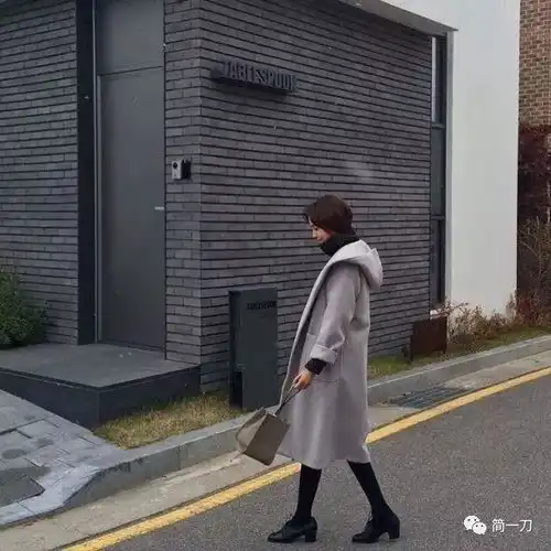 你穿呢子大衣好显老哦这几件搭配单品可千万别碰了 你穿呢子大衣好显老哦这几件搭配单品可千万别碰了