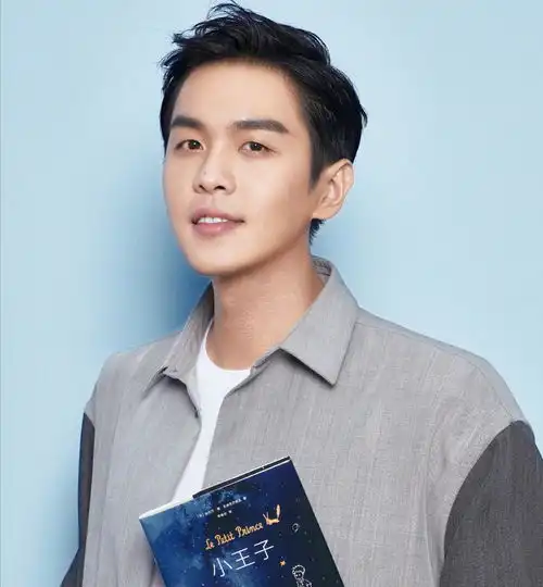  女儿小名叫樱桃张若昀发文辟谣配图用剑疑似内涵