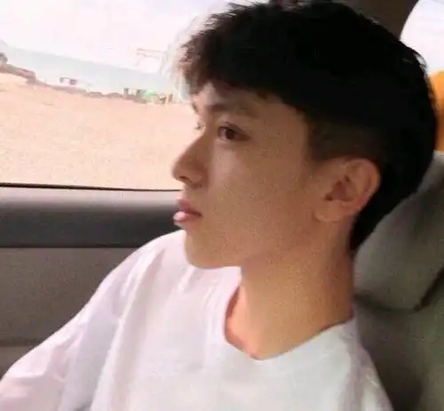  情侣头像我要以夏天的名义,和你一起吃西瓜