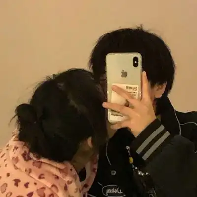  他是让我嘴角上扬的人情侣头像