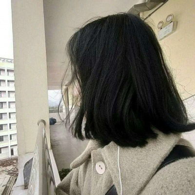  背影或侧面的丧女头像现代暗黑丧风格头像