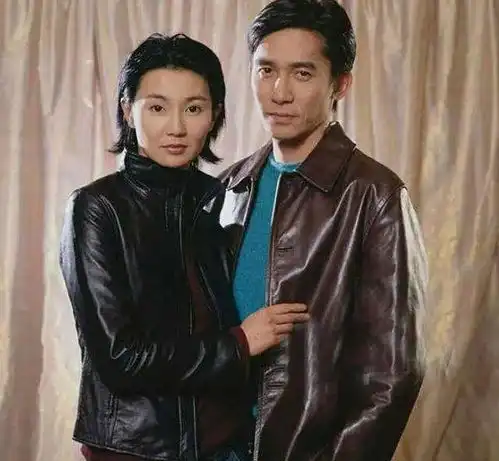 84年,梁朝伟指着张曼玉对刘嘉玲说这辈子只喜欢一个人,就是她 84年,梁朝伟指着张曼玉对刘嘉玲说这辈子只喜欢一个人,就是她