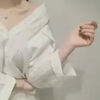  女生小清新露锁骨头像白衬衫漏锁骨女生头像