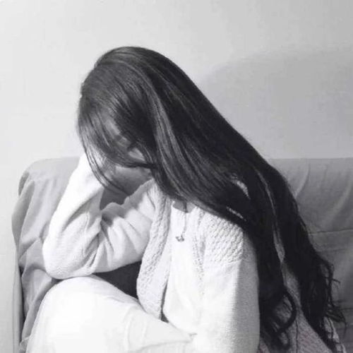 黑白无牙仔情侣头像伤感