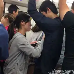 武汉现地铁丐帮乞讨女孩对男乘客摸胸搂腰  武汉现地铁丐帮乞讨女孩对男乘客摸胸搂腰