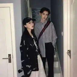 情侣头像两张配一对不明