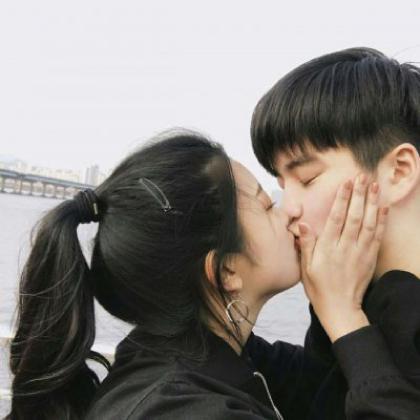  qq情侣头像一对,如果感动就了就好好珍惜