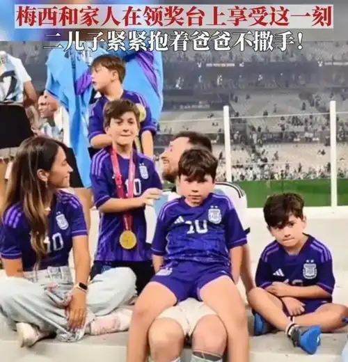  梅西拥有安东内拉这么漂亮的妻子,晚上睡觉还抱着大力士