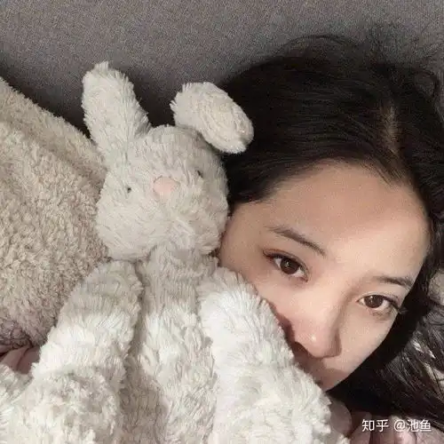  有没有怀里抱熊的头像啊