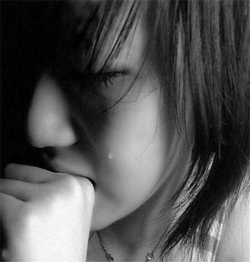  老公带我参加朋友婚礼,无意发现他哭了,得知真相我崩溃