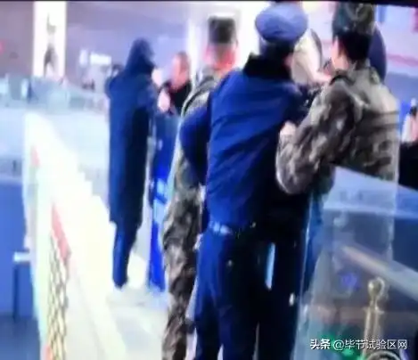  贵阳北站一对情侣闹分手,女的跳楼刚被救下,男的又去跳