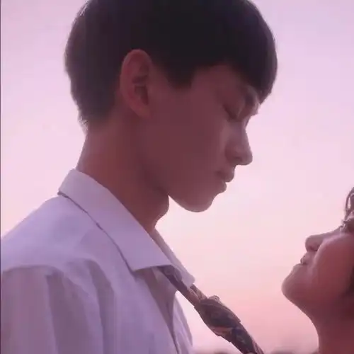  情侣头像余生没那么长请你忠于自己活得还像自己