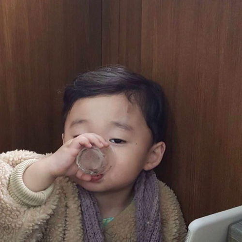  你是否也长期处于喜欢的人不喜欢你,不喜欢的人死...