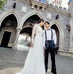  北京水晶之恋婚纱摄影王祖蓝李亚男婚纱照王祖蓝起跳力争与女友一般高