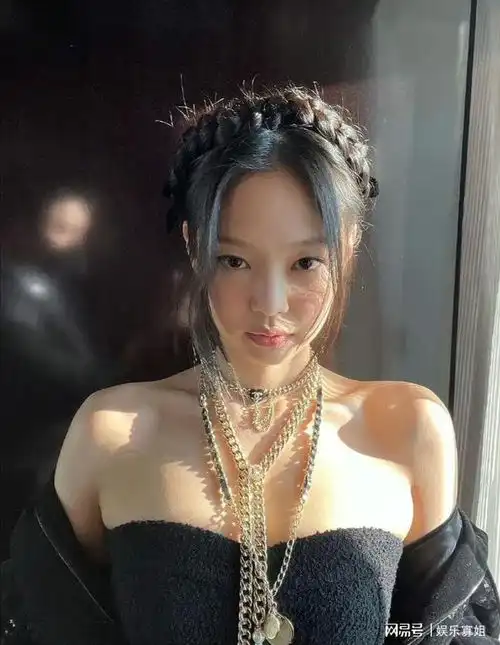  韩网友扒出jennie疑似抽电子烟,引发黑粉和粉丝之间的大战