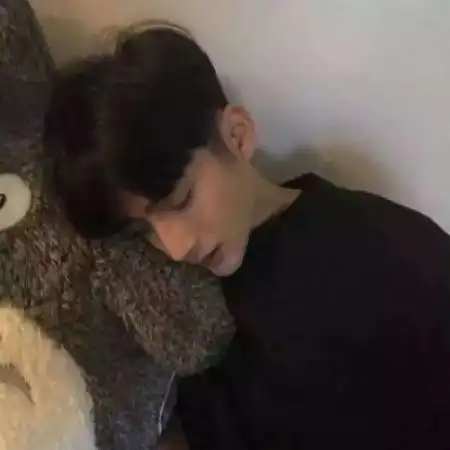  抱猫的男生头像,和猫在一起的是否接受呢