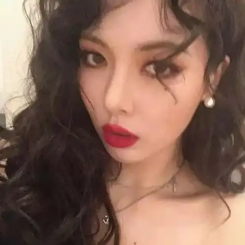  你以为泫雅坐上南韩国民妖精的王座靠的只是脸吗