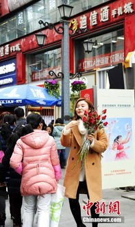 手捧玫瑰花的美女情侣头