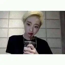  qq情侣头像吧找另一张