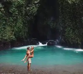  澳洲穷游情侣的开挂人生俩人边旅游边发朋友圈赚钱,po一张照片就收9000美金最近,他们说出了背后的一切...