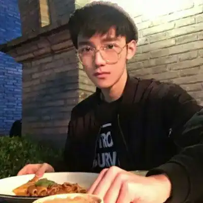  高冷情侣头像一男一女散落在指尖的阳光