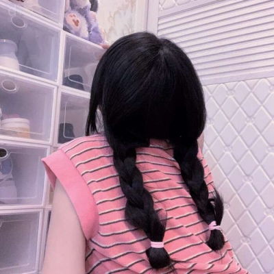  二兽原宿风时尚部位多人单张女头