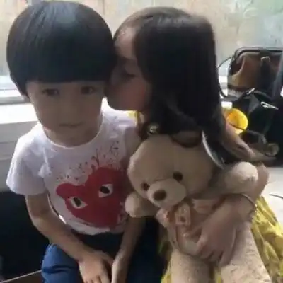 情侣头像走过的人说树枝低了,走过的人说树枝在长 情侣头像走过的人说树枝低了,走过的人说树枝在长