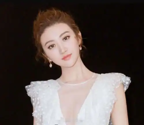  分手又添实锤张继科换掉情侣头像后,景甜卖掉了两人的情侣帽子