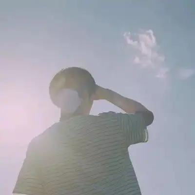 男生头像阳光帅气背影暖男侧脸高清图片 男生头像阳光帅气背影暖男侧脸高清图片