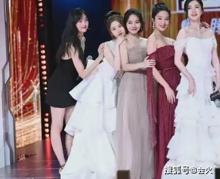  孙千疑恋情曝光与一男子当街摸头拥抱,95花们爱情比事业顺利