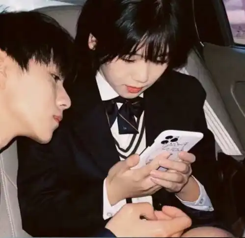 ins头像情侣一左一右张