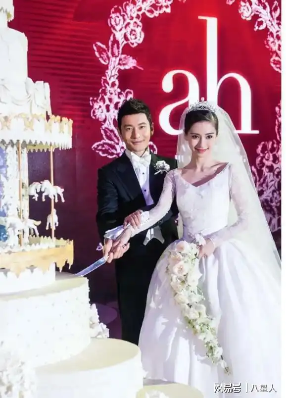  黄晓明的新女友叶珂和baby只是长得相似,情商可比baby高出了不少