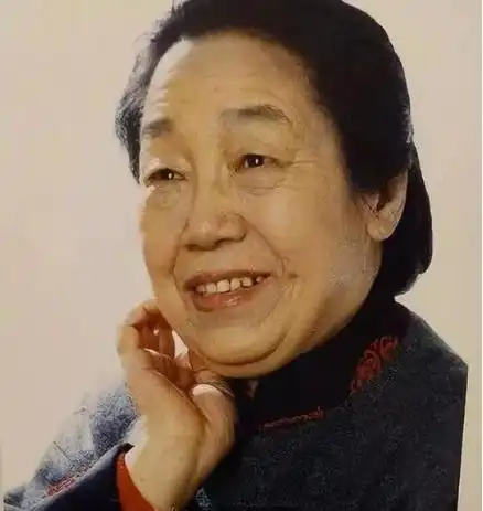  老艺术家曲云丈夫是副院长,女婿是著名影星,却为何晚年捡废品