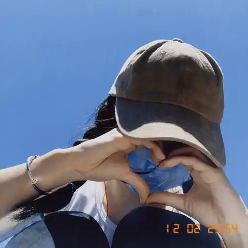 闺蜜头像光落在你脸上可爱一如往常 闺蜜头像光落在你脸上可爱一如往常