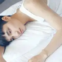  床上情侣头像一对