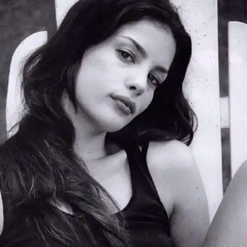  这个人是谁求全名谢了