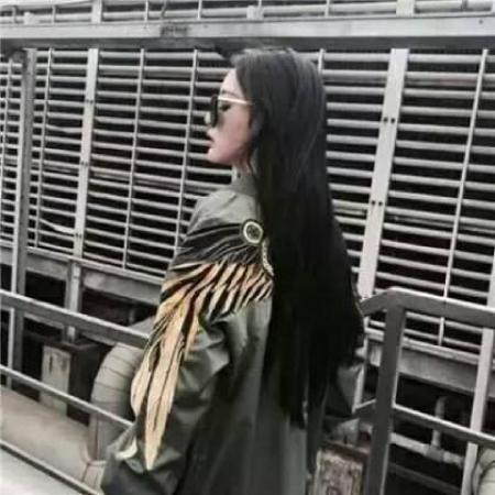  2020最新个性好看背影微信情侣头像一男一女