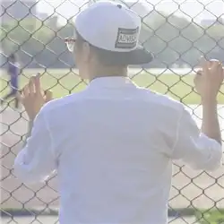  就算不露脸也能感受到男性荷尔蒙