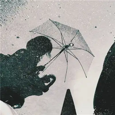  带有一丝伤感的撑伞女头雨中撑伞爆漂亮的女头合集