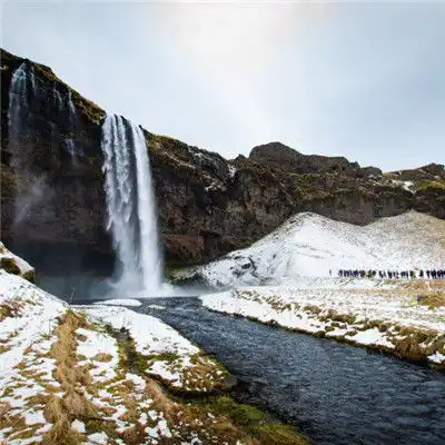  壮观的瀑布美景微信头像,湍急的水流奔涌着太美丽了