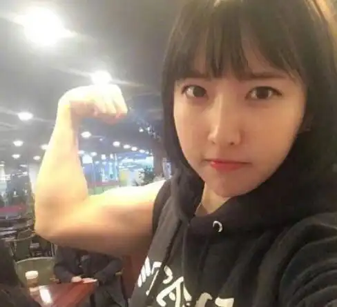  夫妻搞笑段子我要是有他一半帅我能看上你呀