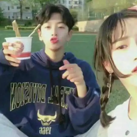  青春情侣头像一男一女,两个人的合照非常的不错的
