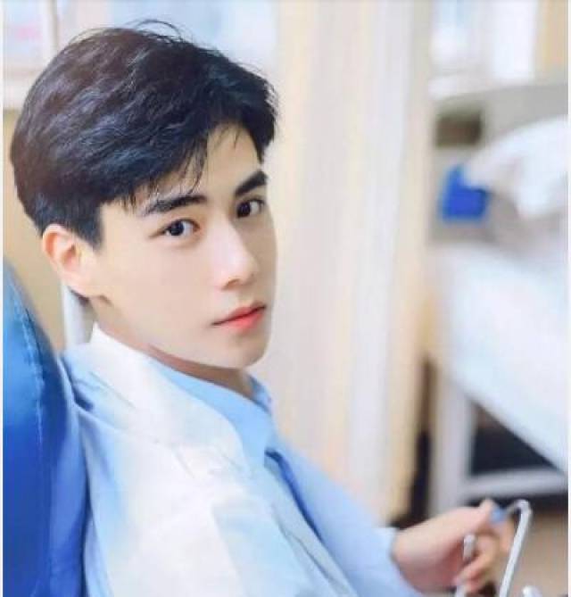  胡一天侯明昊等4位网剧男主大pk,谁是你们心中的2017当红小生