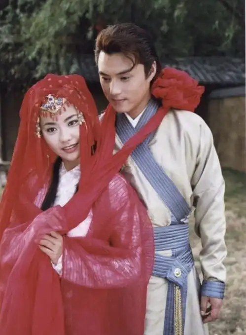  43岁马雅舒新剧撞脸李小璐嫁美国老公结婚10年,仍拍戏赚钱养家